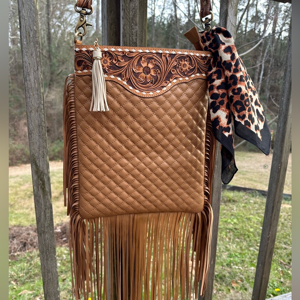 🤎NEW QUILTED GENUINE LEATHER TOOLED CROSSBODY BAG w/ FRINGE & LEOPARD SCARF🤎